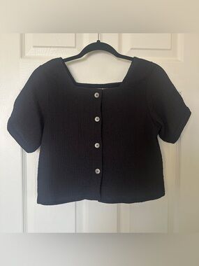 Black Button Front Crop Top XS/S Textured Short Sleeve Square Neck Minimalist